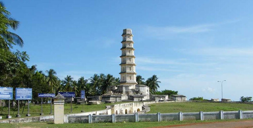 Manora Fort, India